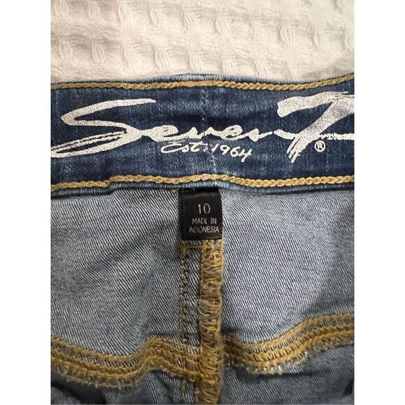 Seven7 Jean Skirt with embroidered flowers size 10 - Picture 2 of 10